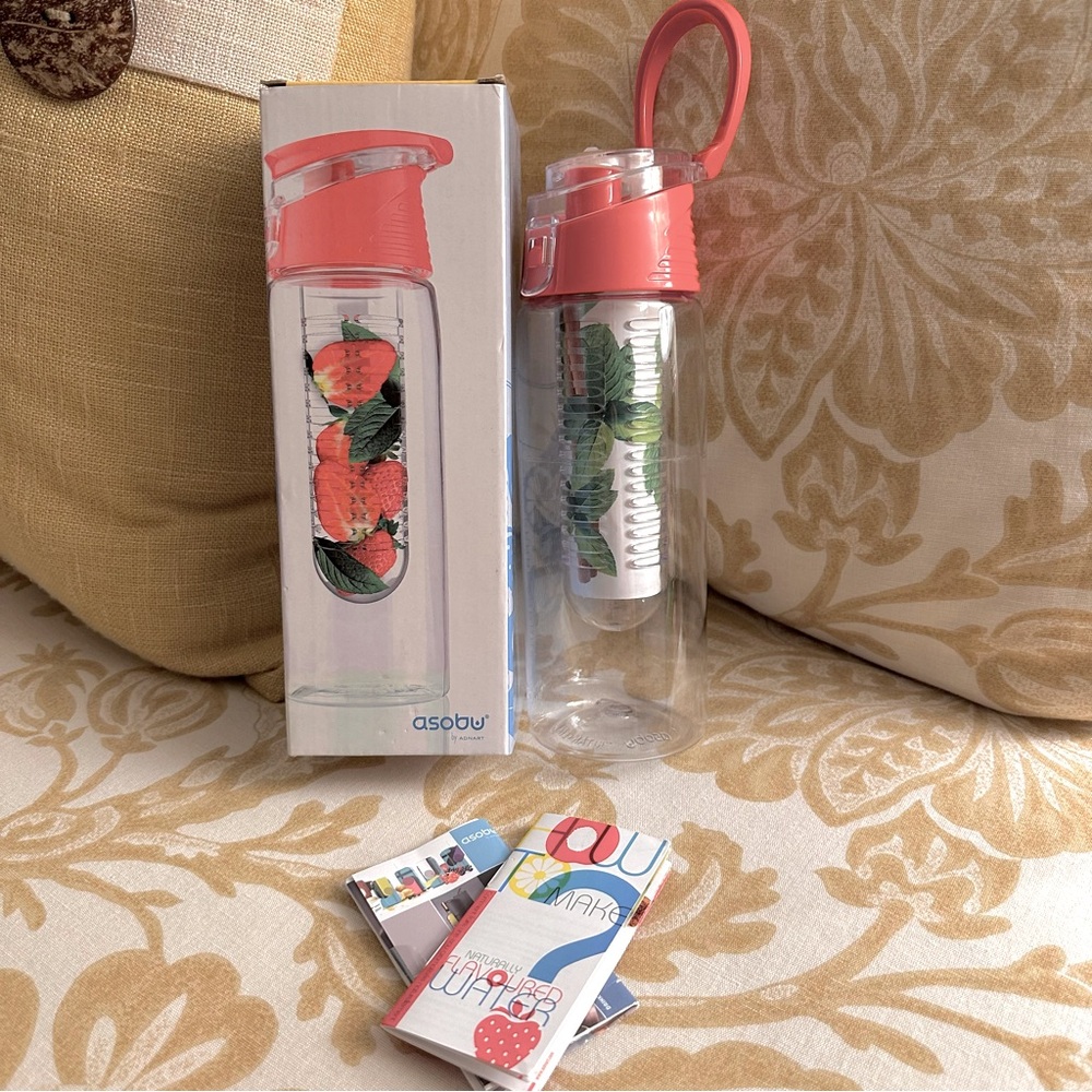 NIB- asobu Fruit Flavor Infuser Water Bottle, 20 Ounce - Red